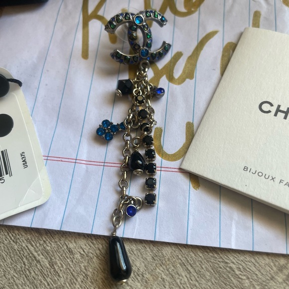 Chanel 19A Earrings - Picture 7 of 8